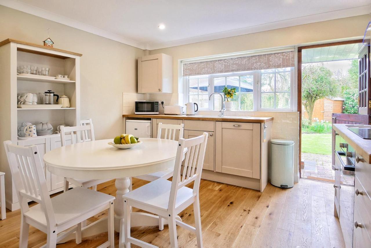 'Bramley Fall Cottage' ' On Site Ev Point - Attached Cottage,3 Separate Bedrooms -1 On Ground Level, Sleeps 6, 2 Bathrooms, Sandy Wittering Beach 8Min Drive, Rural Location, Child Friendly, Small Breed Dog Friendly, Private Parking Chichester Ngoại thất bức ảnh