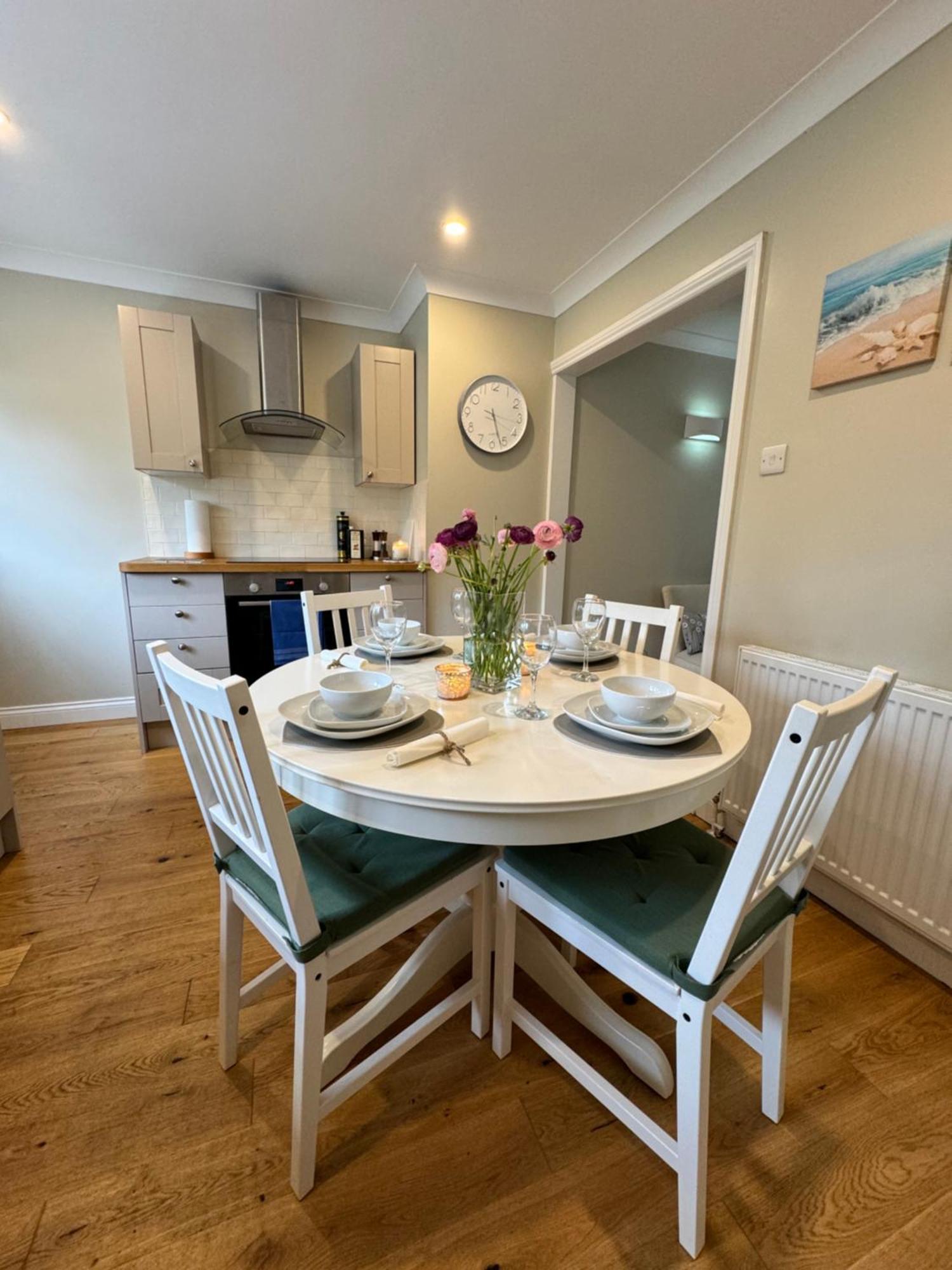 'Bramley Fall Cottage' ' On Site Ev Point - Attached Cottage,3 Separate Bedrooms -1 On Ground Level, Sleeps 6, 2 Bathrooms, Sandy Wittering Beach 8Min Drive, Rural Location, Child Friendly, Small Breed Dog Friendly, Private Parking Chichester Ngoại thất bức ảnh