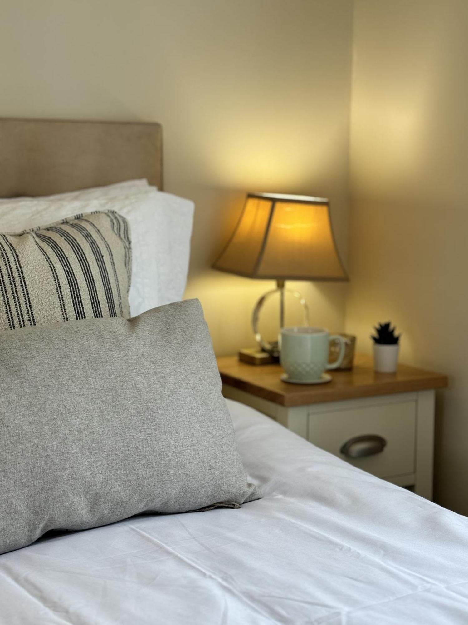 'Bramley Fall Cottage' ' On Site Ev Point - Attached Cottage,3 Separate Bedrooms -1 On Ground Level, Sleeps 6, 2 Bathrooms, Sandy Wittering Beach 8Min Drive, Rural Location, Child Friendly, Small Breed Dog Friendly, Private Parking Chichester Ngoại thất bức ảnh