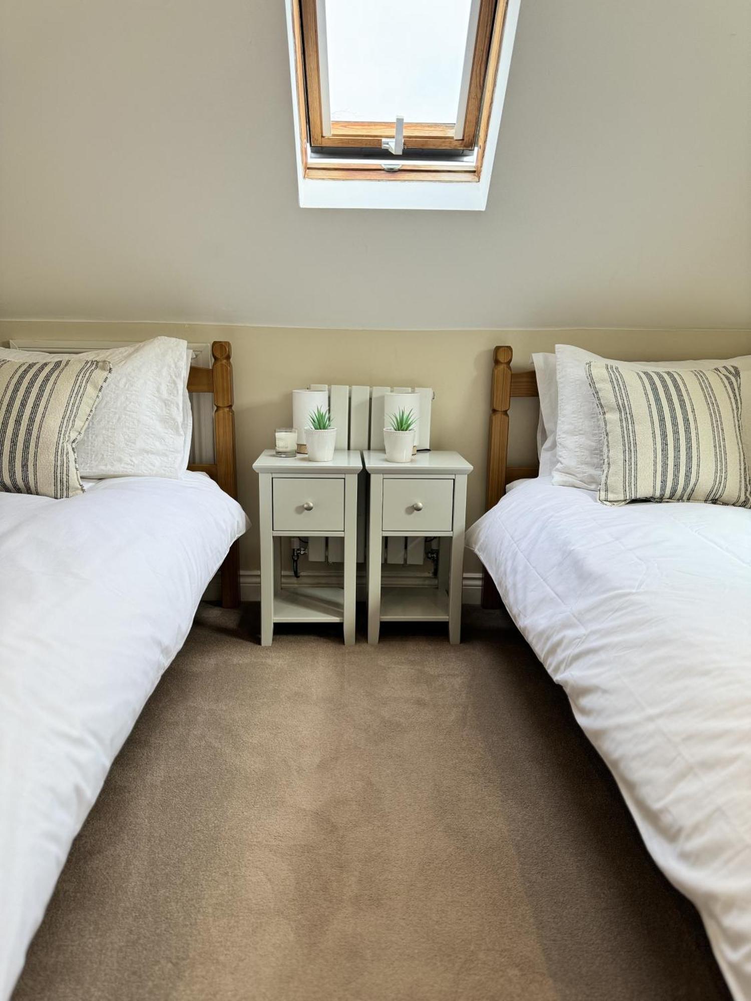 'Bramley Fall Cottage' ' On Site Ev Point - Attached Cottage,3 Separate Bedrooms -1 On Ground Level, Sleeps 6, 2 Bathrooms, Sandy Wittering Beach 8Min Drive, Rural Location, Child Friendly, Small Breed Dog Friendly, Private Parking Chichester Ngoại thất bức ảnh